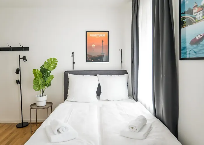 Homaris Schlueterstrasse * Berlin