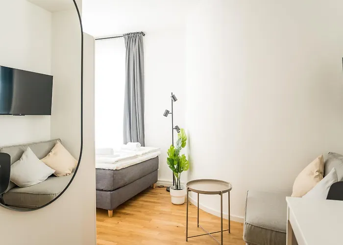 Homaris Schlueterstrasse * Berlin