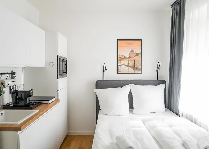 Homaris Schlueterstrasse * ברלין