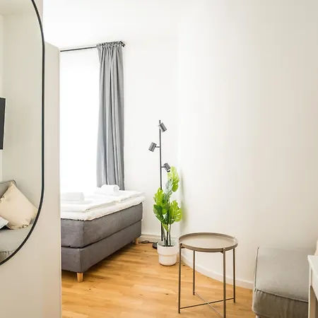 Homaris Schlueterstrasse * Berlin