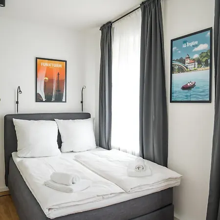 Homaris Schlueterstrasse * Berlin