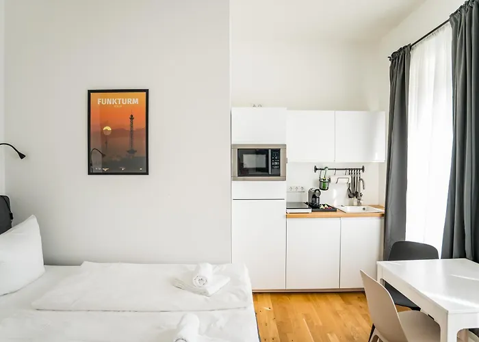 Homaris Schlueterstrasse * ベルリン